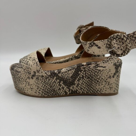 Qupid Blondie 20 Taupe Snake Platform Wedge Sandals Womens Size 6 - Picture 5 of 10